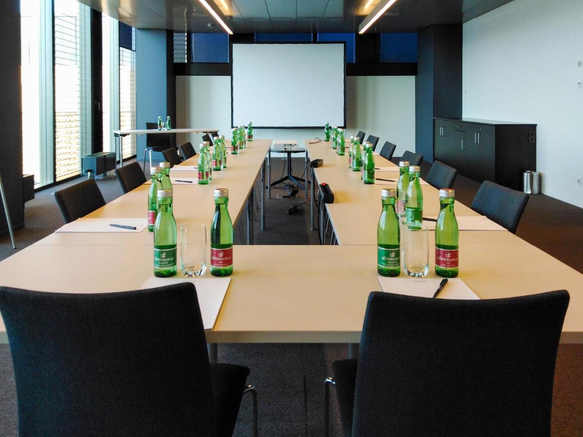 Melia Vienna Hotel Exterior foto A meeting room at the European University Barcelona