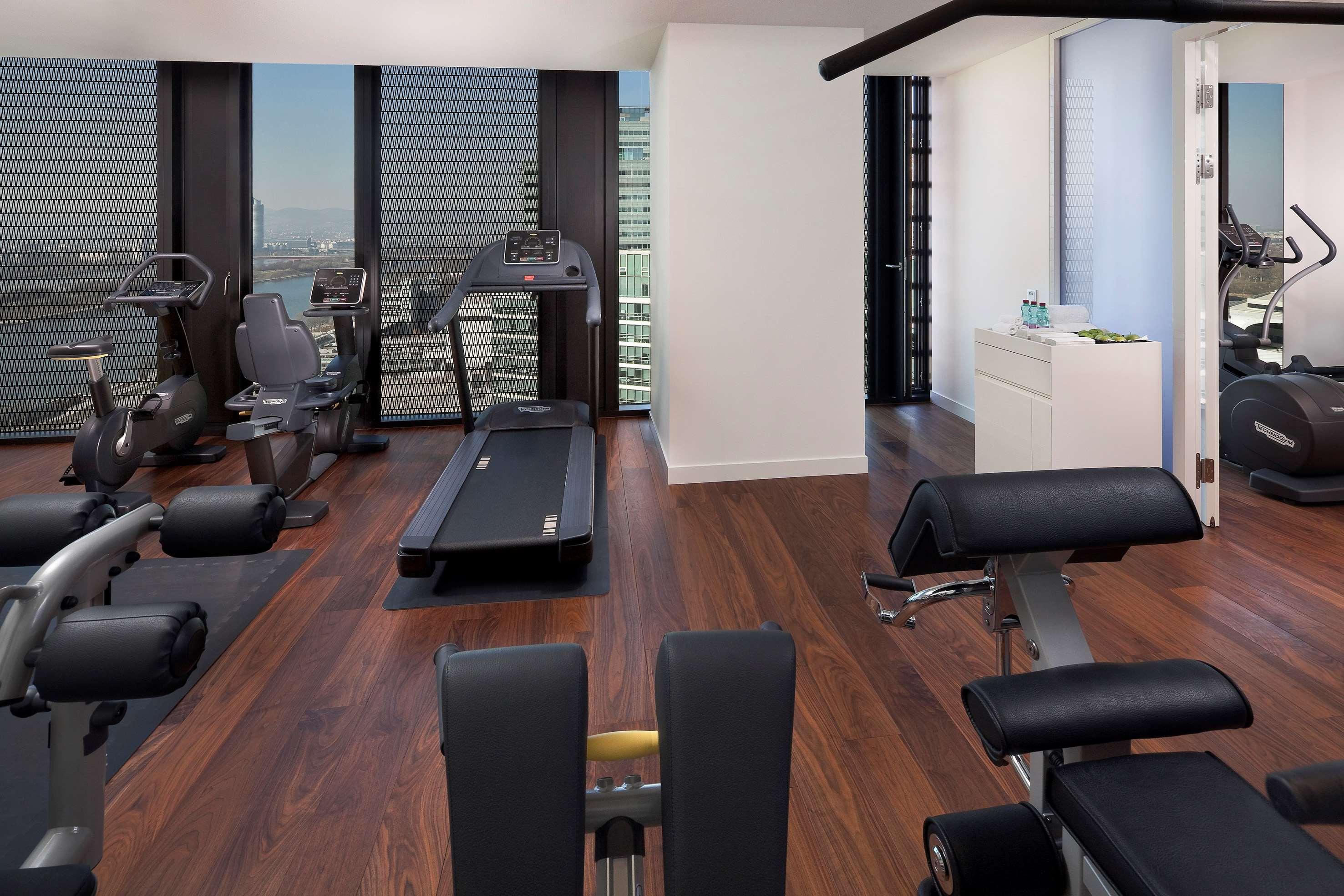 Melia Vienna Hotel Exterior foto The gym at the 108