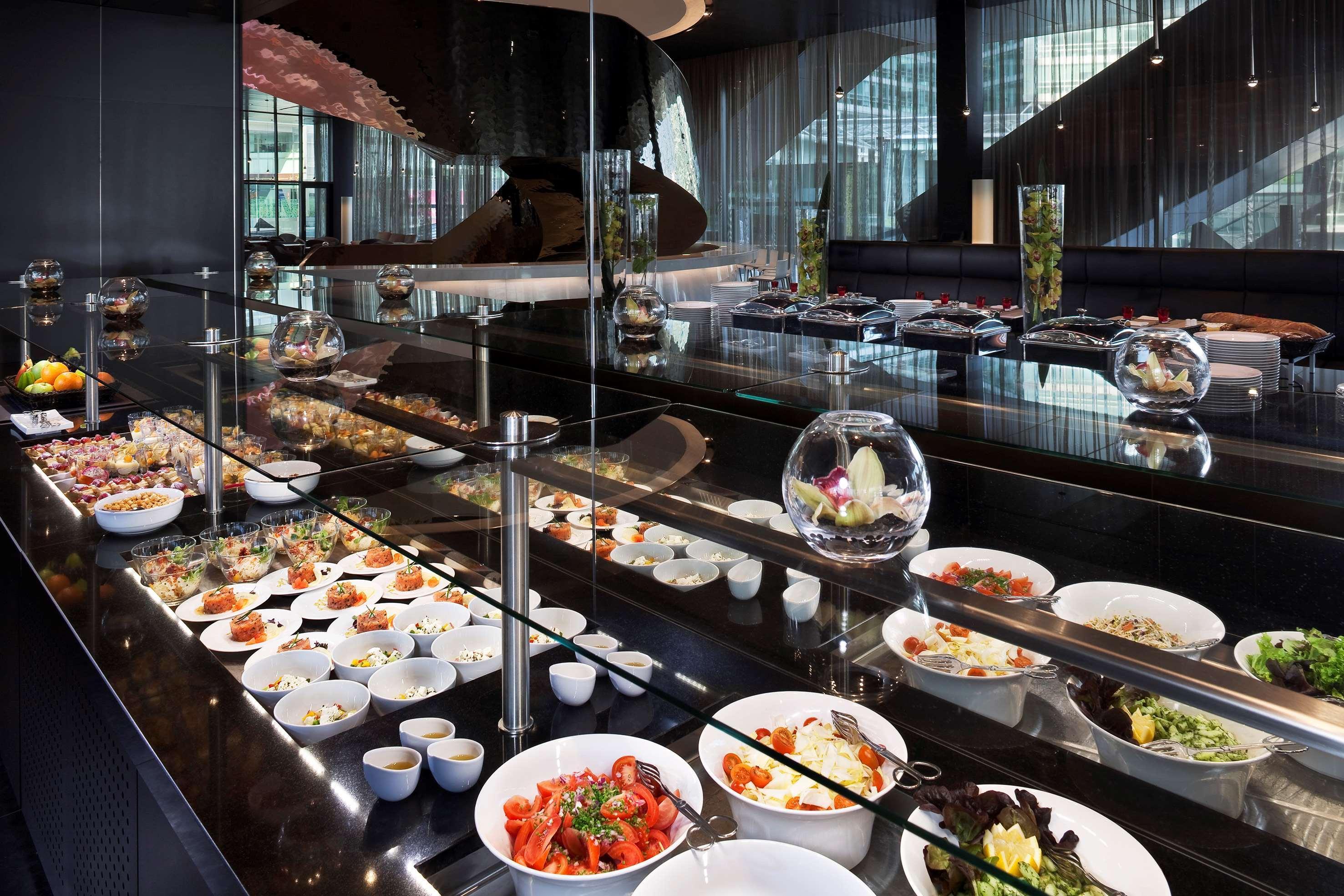Melia Vienna Hotel Exterior foto A buffet at a hotel