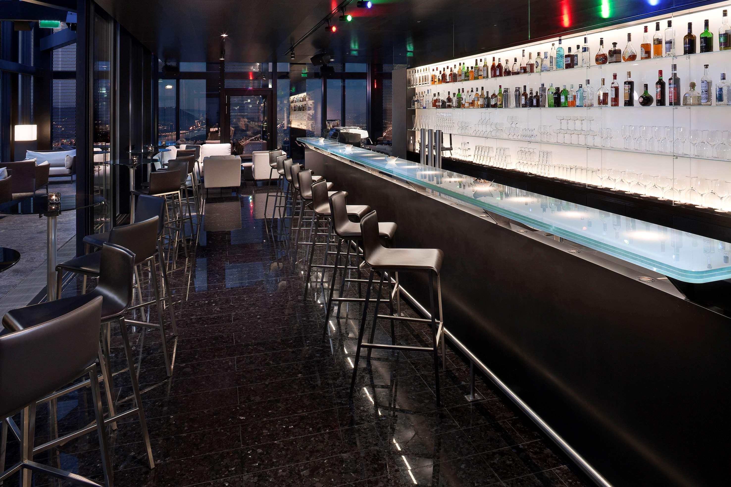 Melia Vienna Hotel Exterior foto The bar at the 360° nightclub