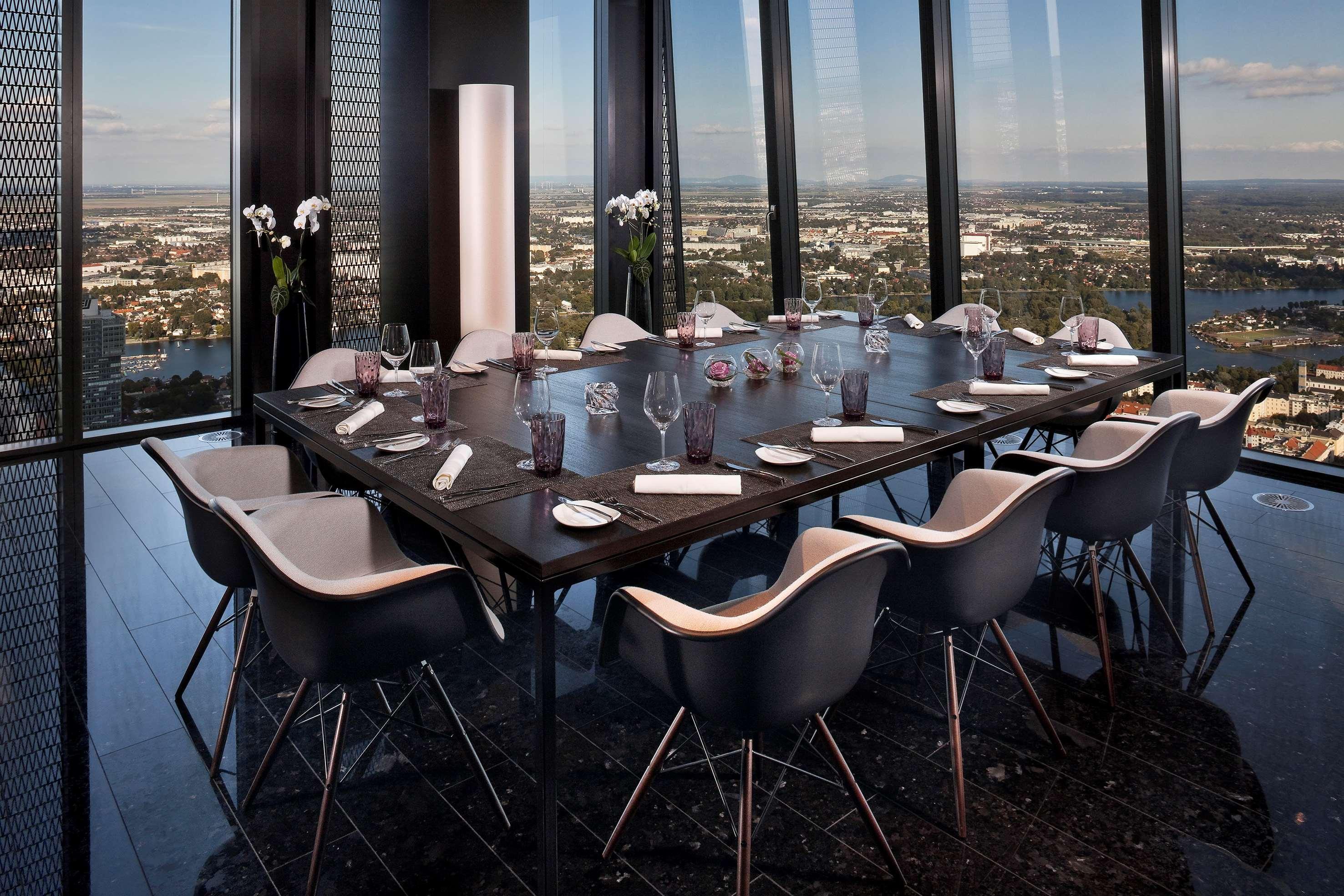 Melia Vienna Hotel Exterior foto The Table, 2012