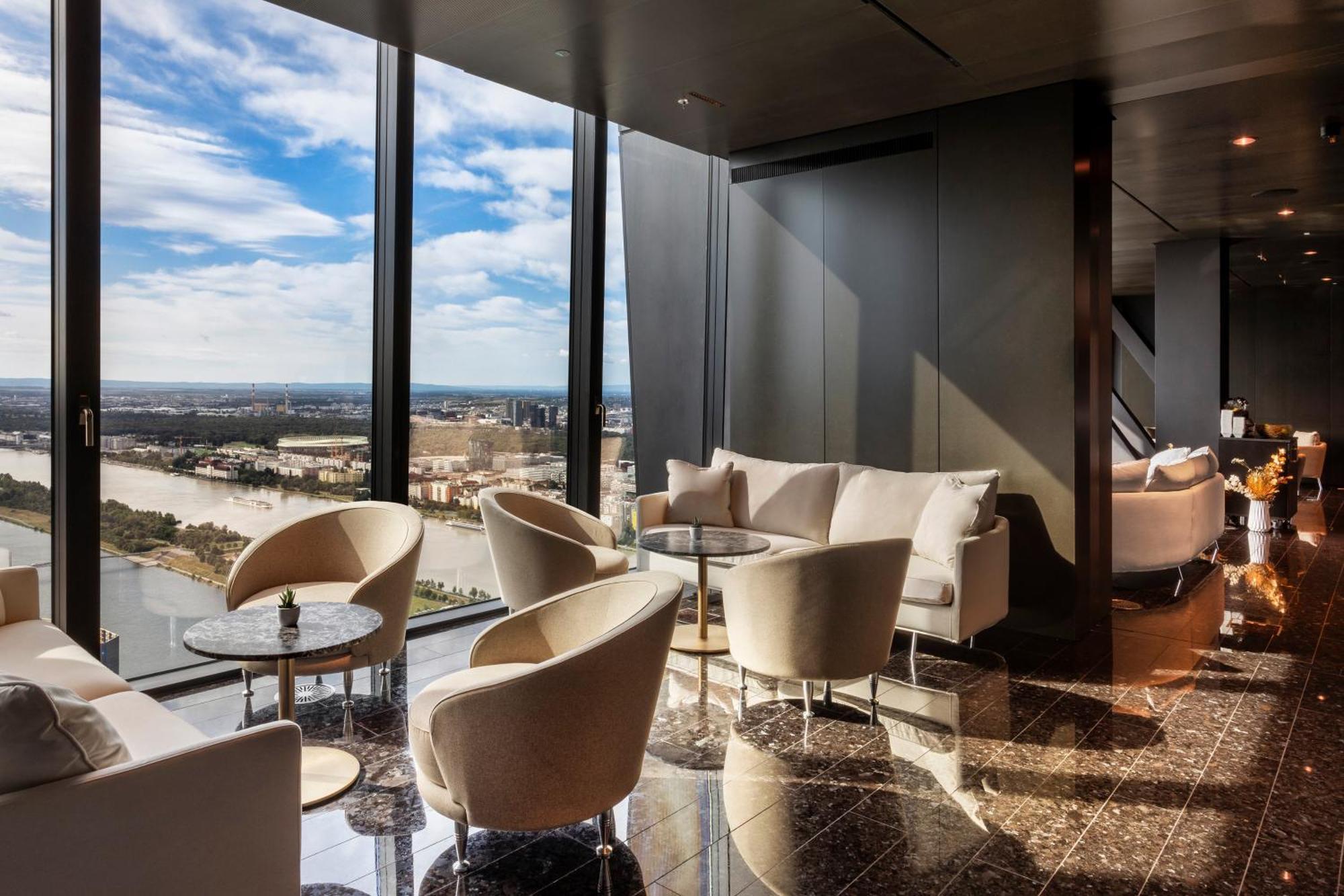 Melia Vienna Hotel Exterior foto The lounge at the 101st floor
