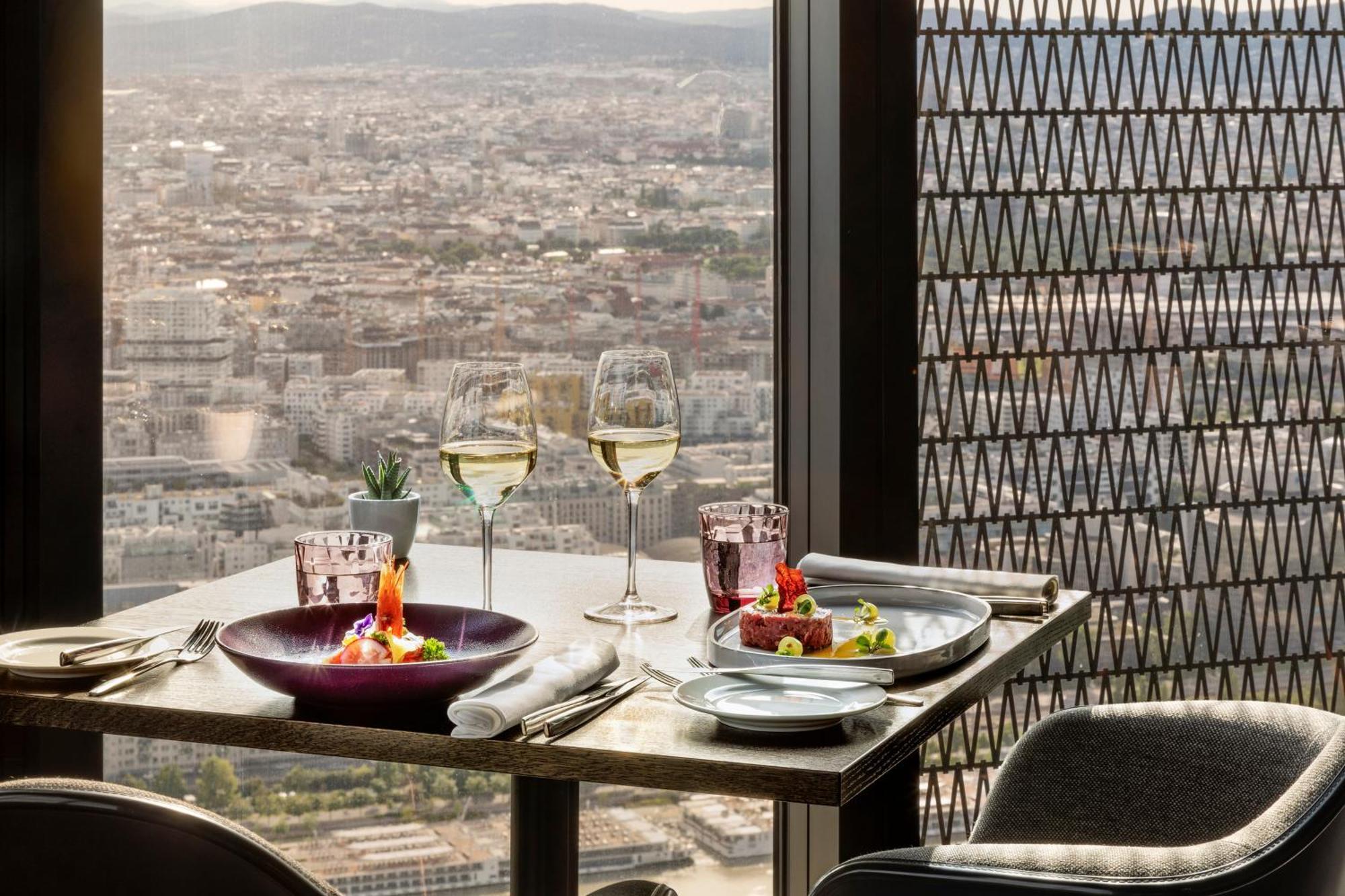 Melia Vienna Hotel Exterior foto The view from the restaurant